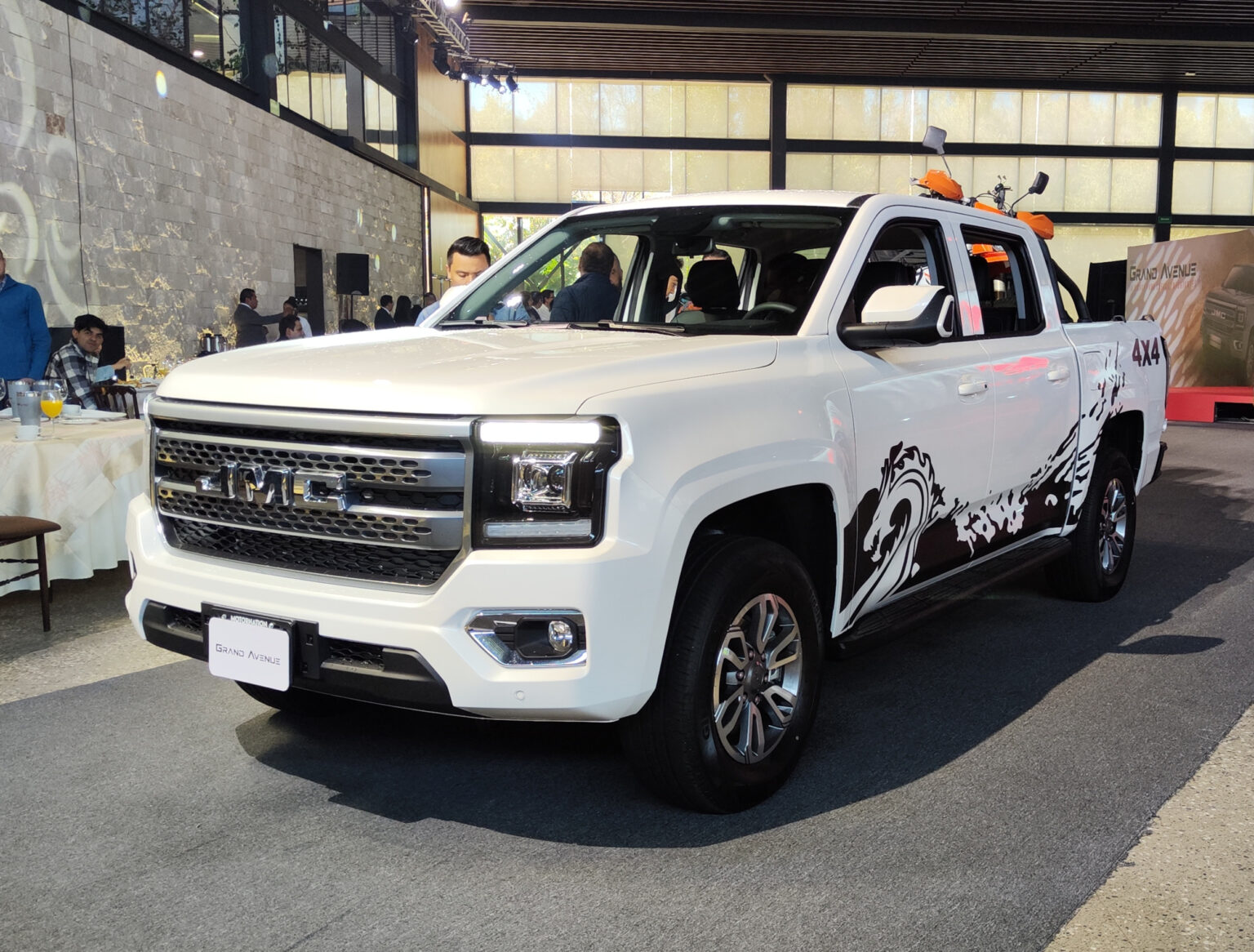 JMC Introduce Su Nueva Pick Up Grand Avenue Memo Lira