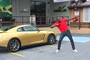 Foto 3_Nissan GTR Oro fue entregado a Usain Bolt