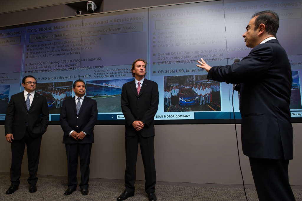 Foto 1   Carlos Ghosn der José Luis Valls centro Armando Ávila centro José Román izq