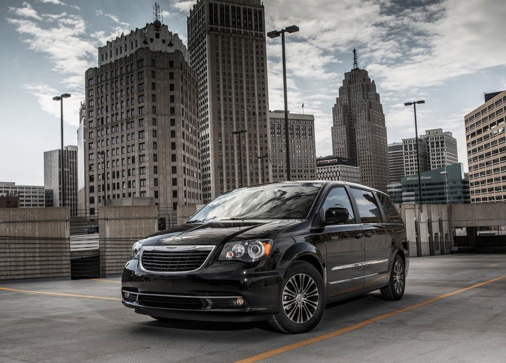 Chrysler-Town_and_Country_S_2013_1600x1200_wallpaper_02