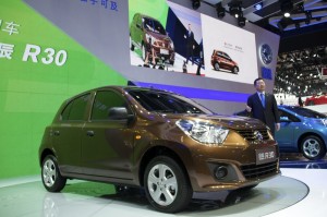 Nissan Dongfeng y Venucia van con todo en China