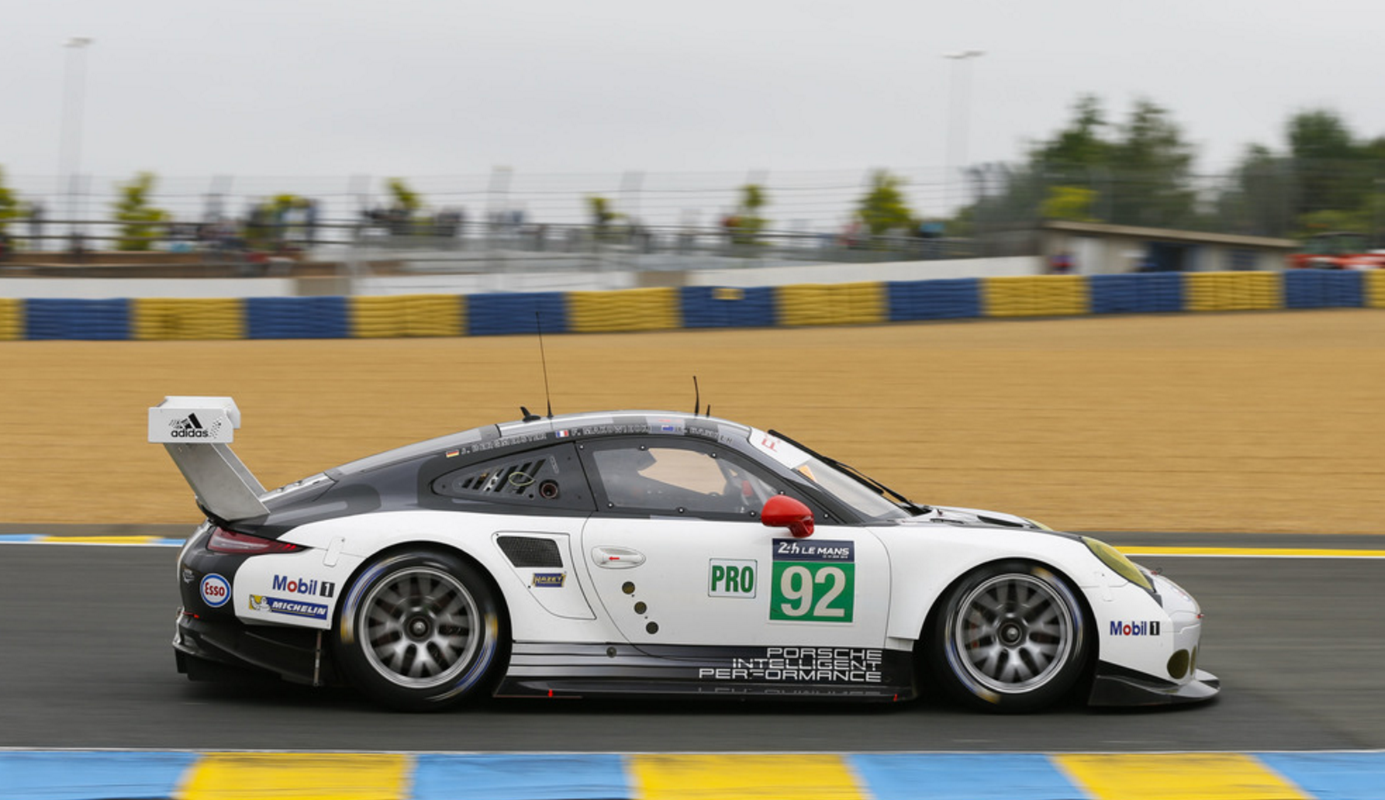 7 в гонках участвуют 10 спортсменов. Porsche 911 RSR 2015. Порше 911 Болид. Гоночный Порше 911 58. Порше 911 для кольцевых гонок.