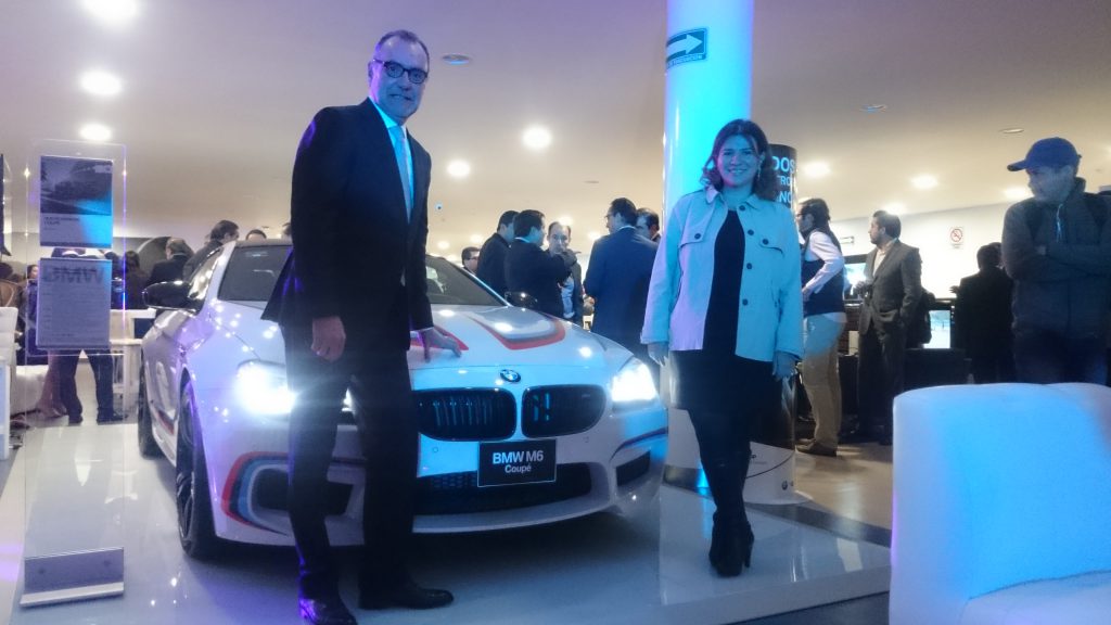  De manteles largos, BMW inaugura CEVER San Antonio.  |  Línea de notas