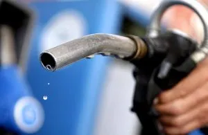 cargar_combustible_gasolina_al_auto