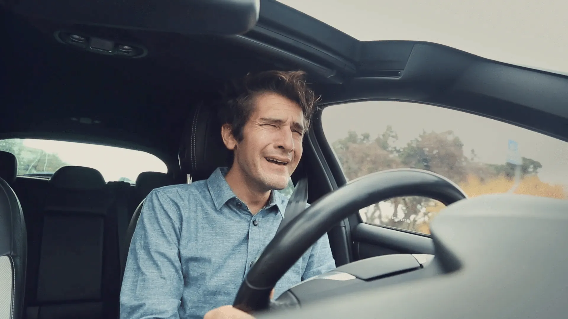 alerta sísmica o sismo en el auto