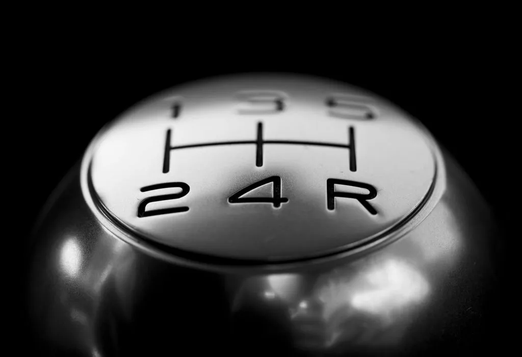 conducir un transmision manual te hace mejor automovilista