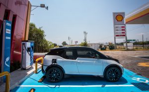 Ahora podrás cargar tu auto electrificado de la CDMX a San Luis Potosí en el Corredor eléctrico BMW