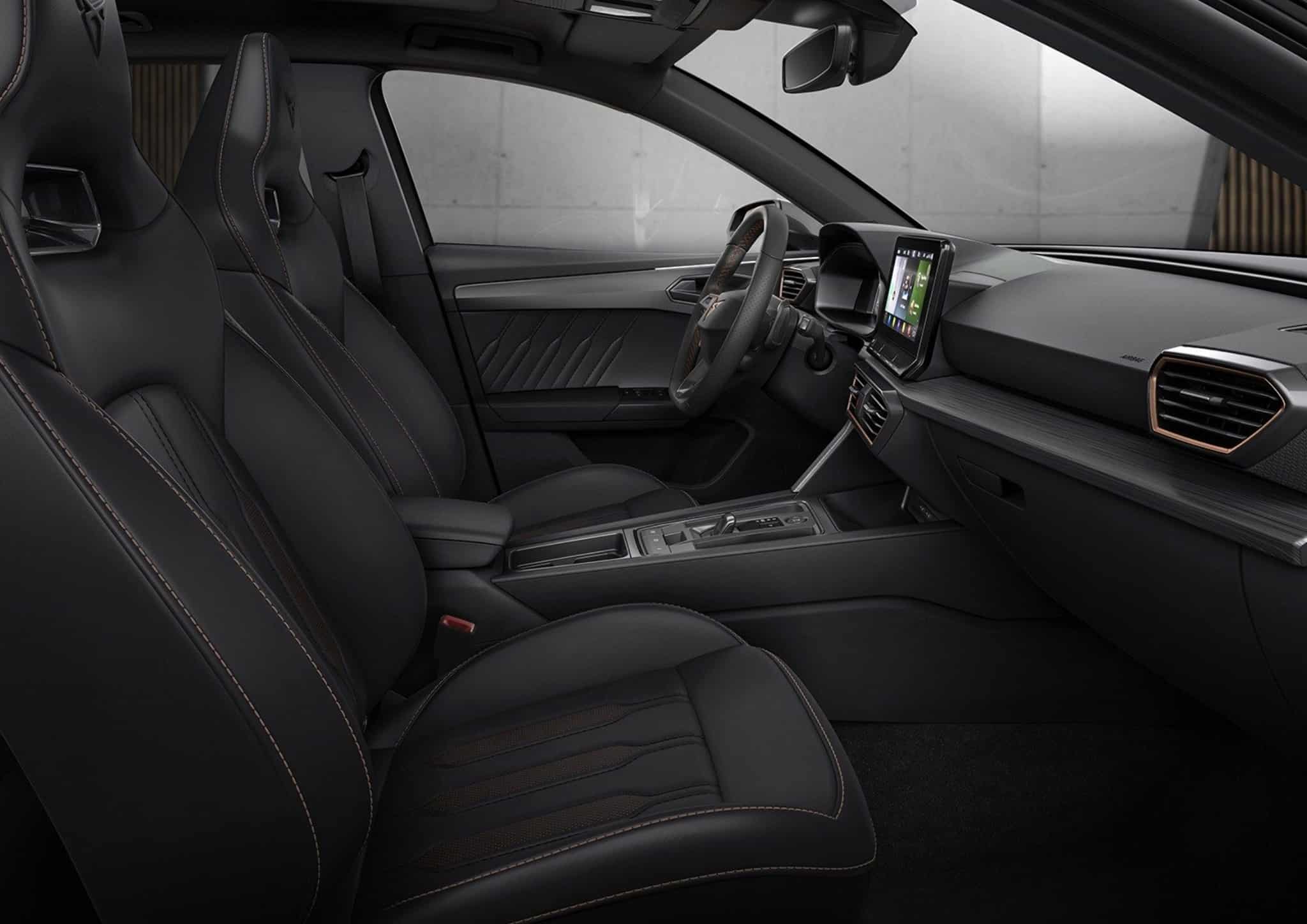 Errores que cometes al momento de lavar los interiores del auto | Memo Lira kit de limpieza para desinfectar el auto