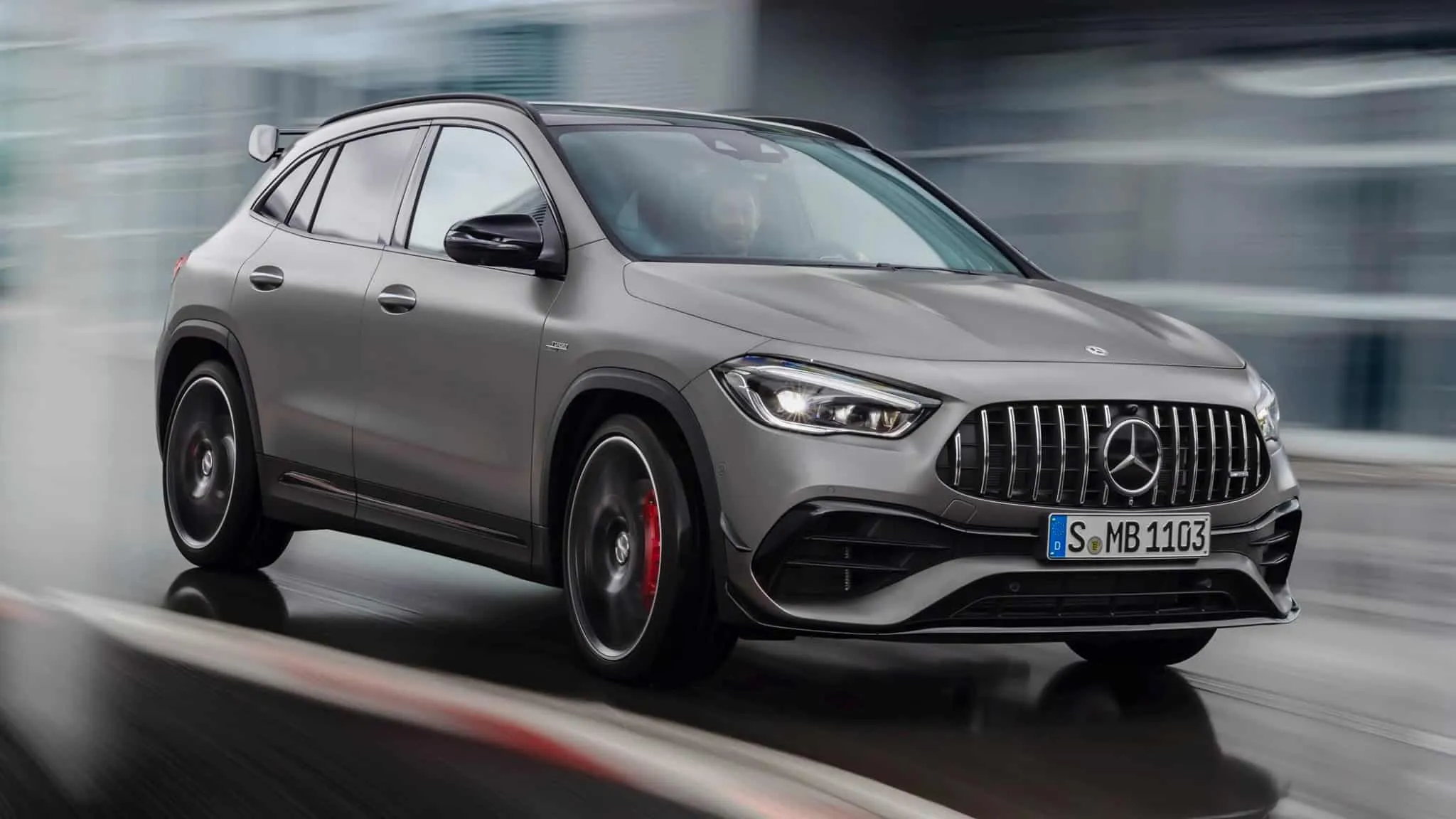 Mercedes-AMG GLA 45 3-4