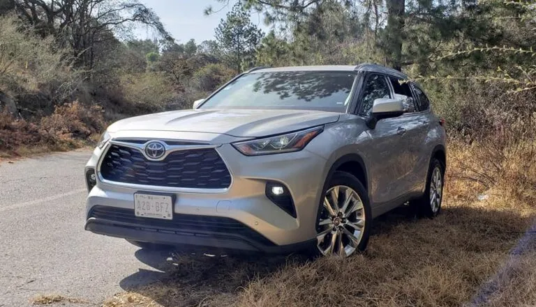 Toyota Highlander 2020-fuera