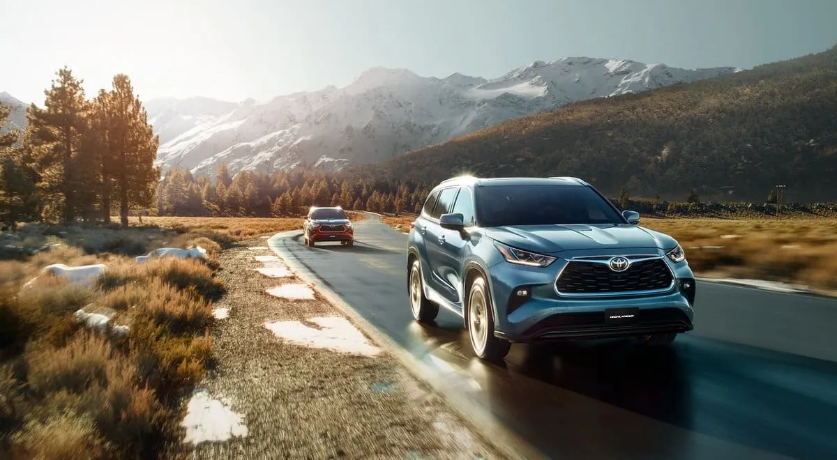 Toyota Highlander 2020-running shot