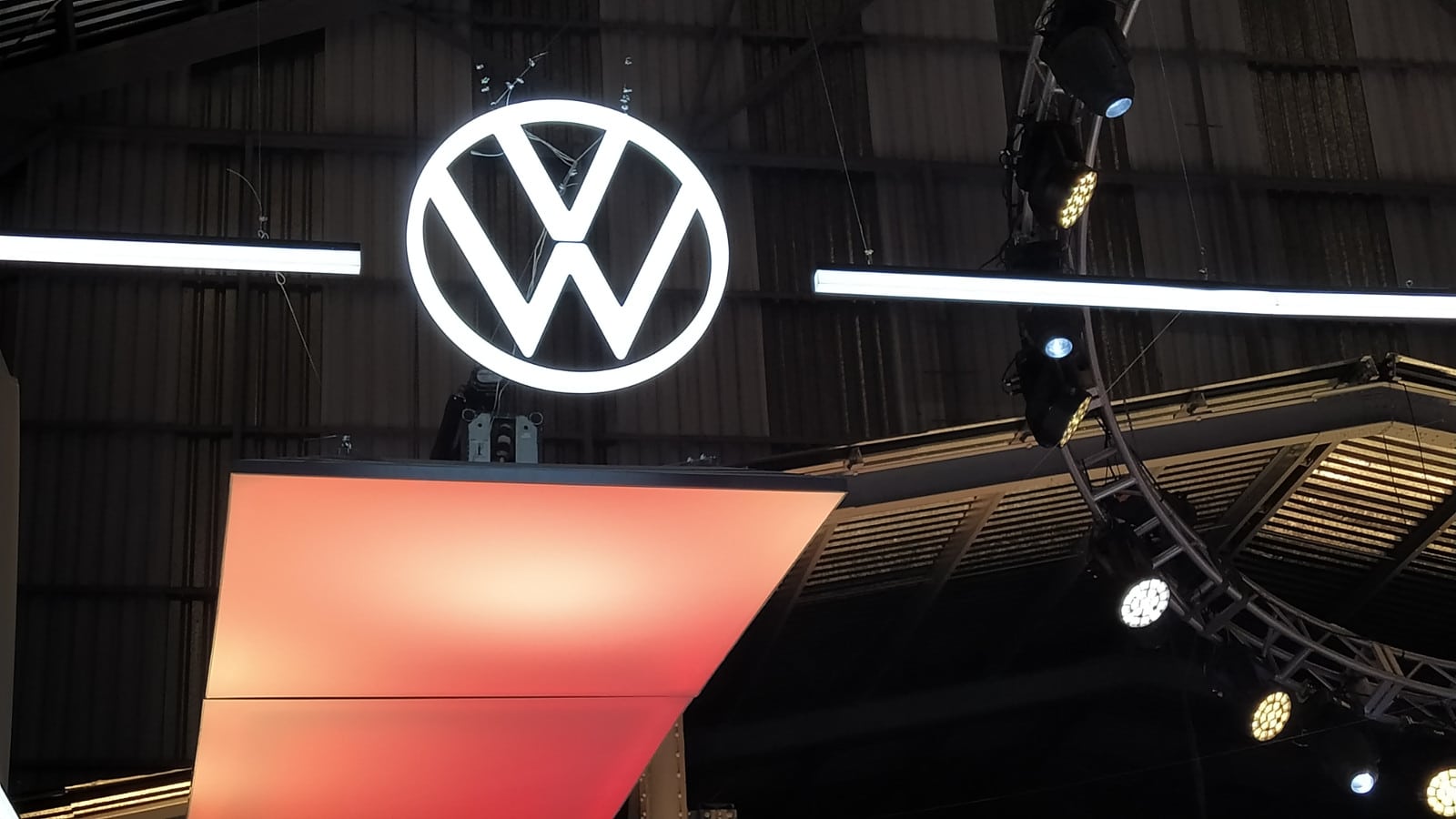 Volkswagen estrena imagen de marca y prepara nueva SUV | Memo Lira