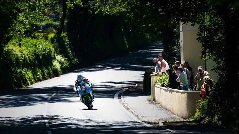 No habrá TT, pero si un casco edición limitada del Isle of Man