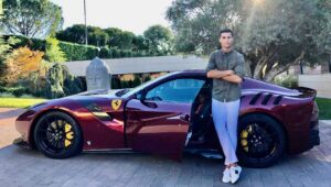 CRISTIANO RONALDO FERRARI AUTOS 2