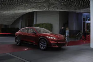 Ford Mustang Mach-E continúa cosechando éxitos