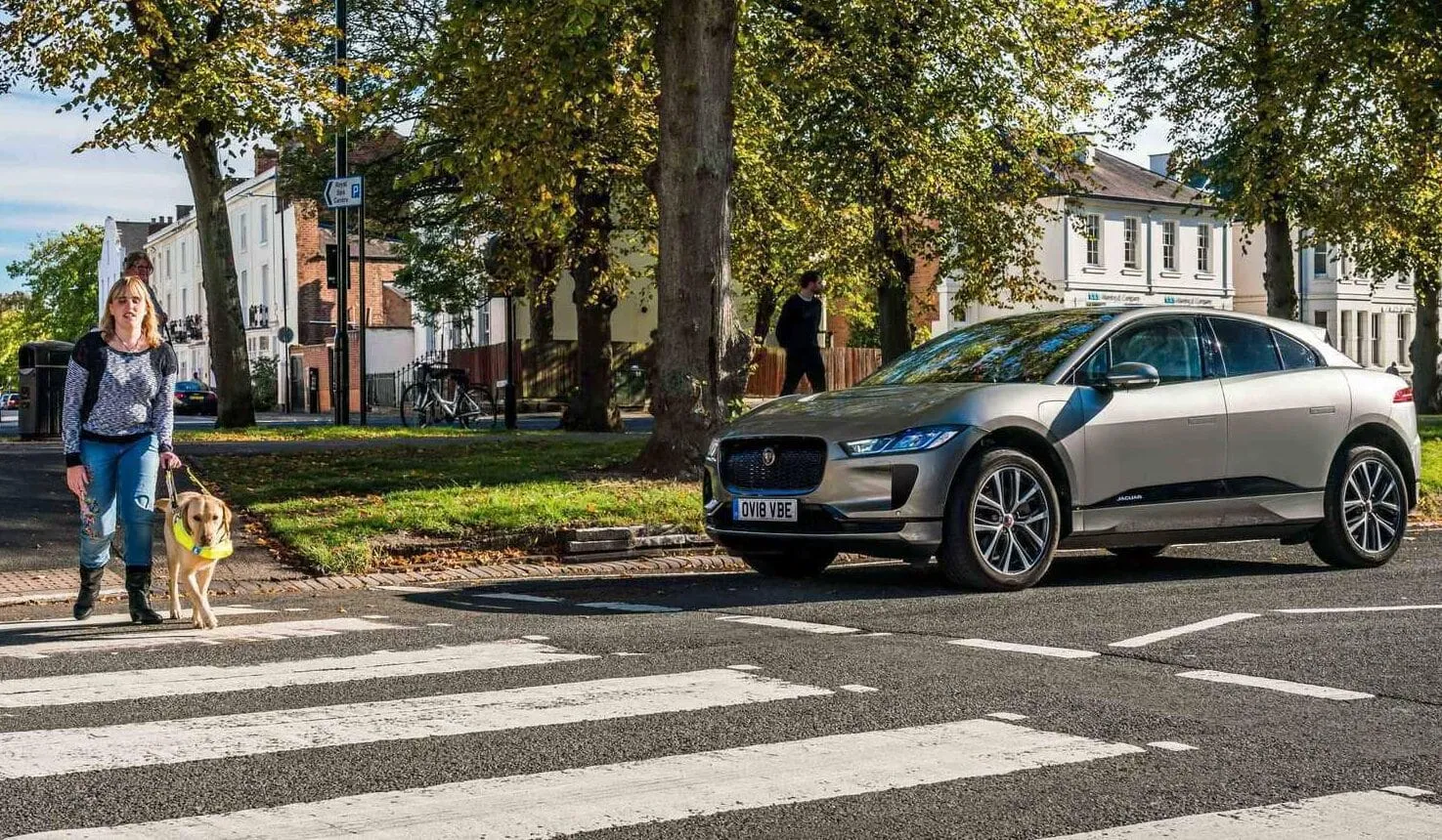 Jaguar I Pace sonido peatones