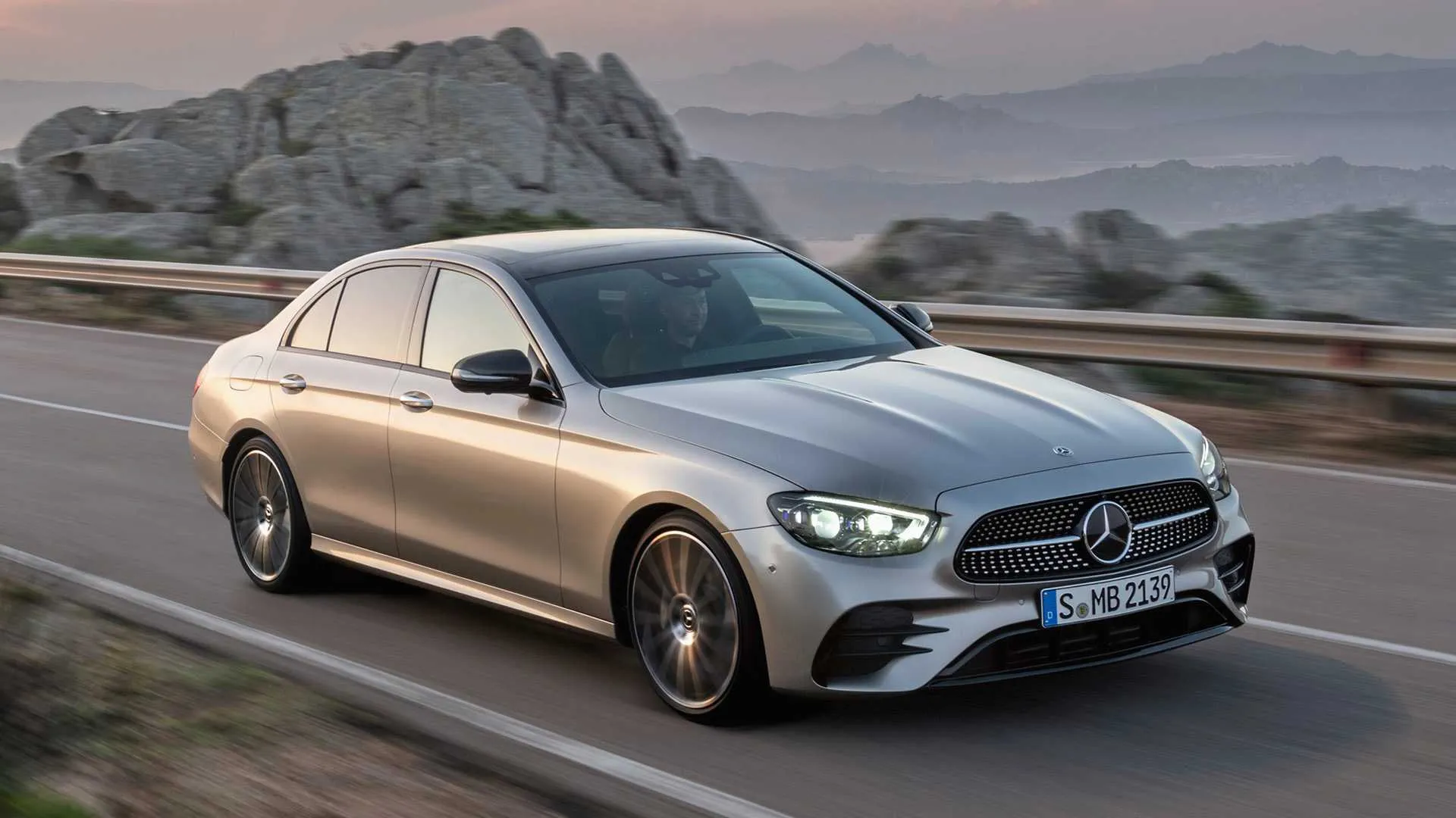 Mercedes-Benz Clase E 2021-tres cuartos
