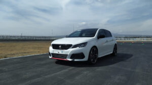 Peugeot 308 GT by Peugeot Sport, un hothach de respeto