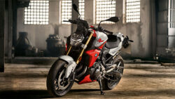 Ducati Monster 821 vs Aprilia Shiver 900 vs BMW F900R