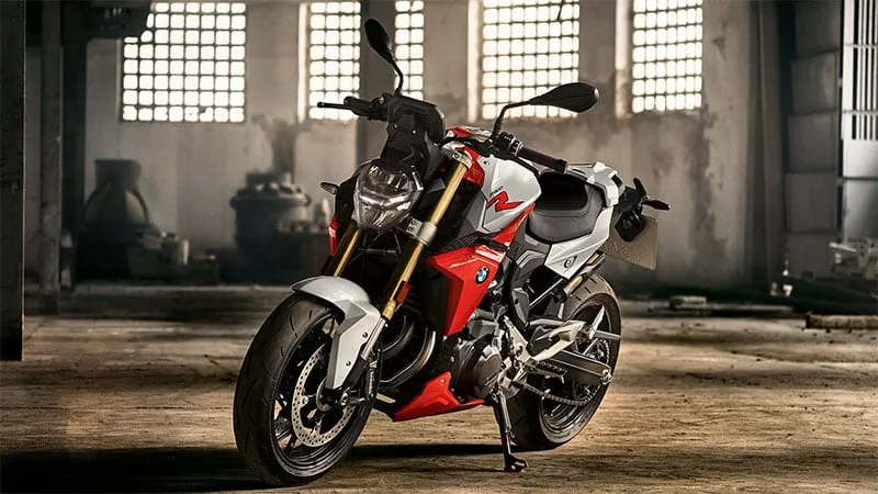Ducati Monster 821 vs Aprilia Shiver 900 vs BMW F900R
