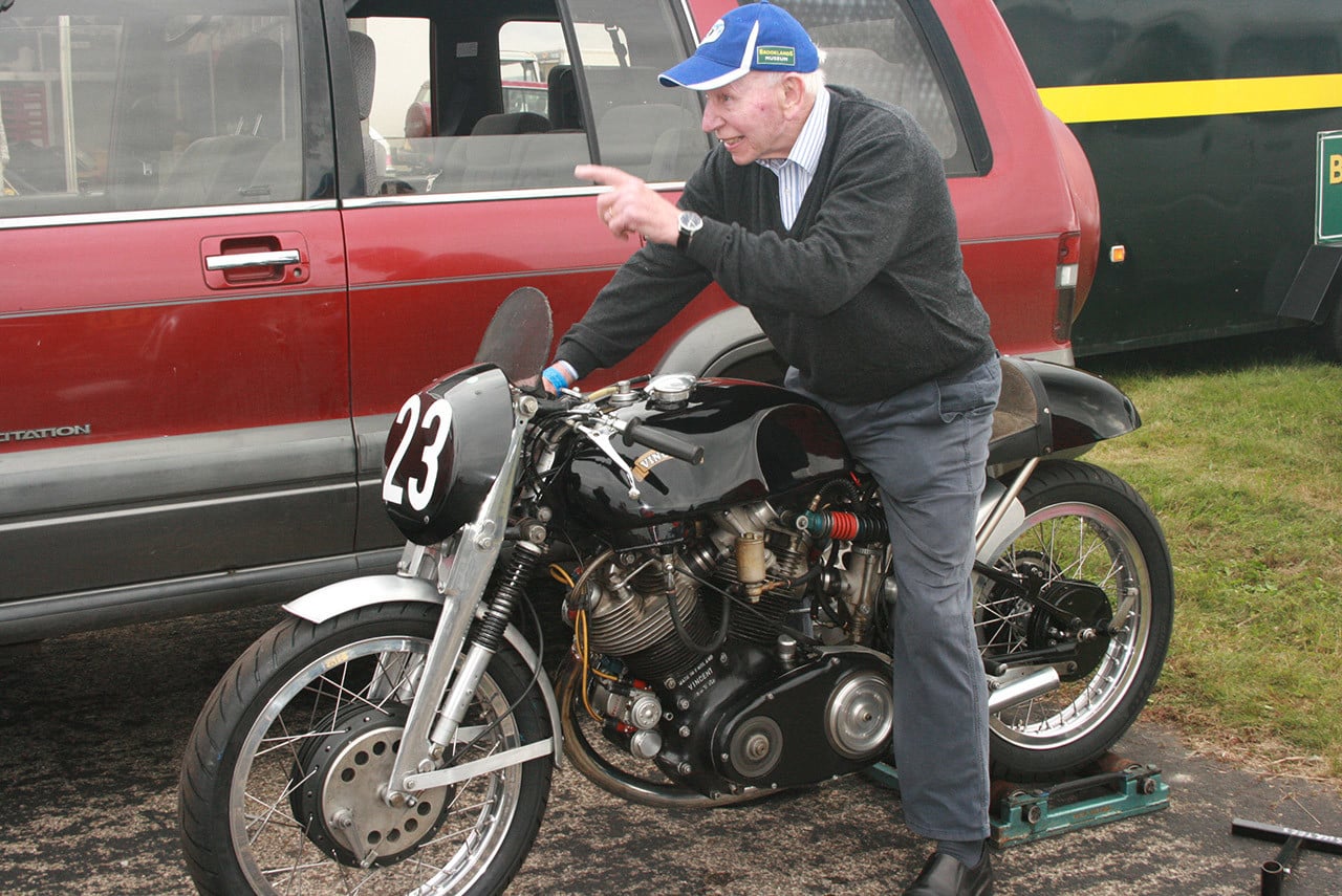 John Surtees el único piloto campeón de Fórmula 1 y MotoGP
