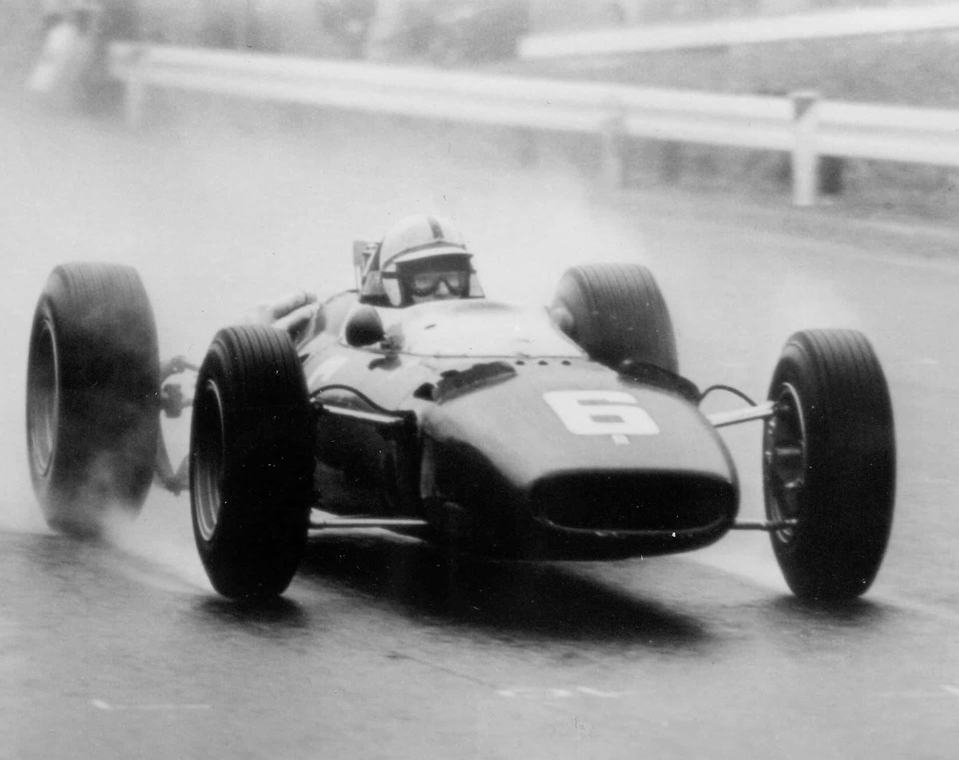 John Surtees el único piloto campeón de Fórmula 1 y MotoGP