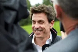 Toto Wolff compra acciones en Aston Martin