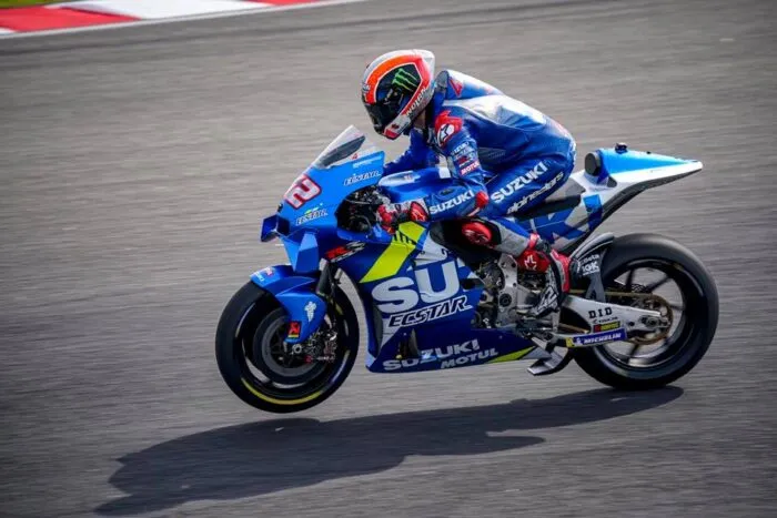 Alex Rins renueva contrato con Suzuki
