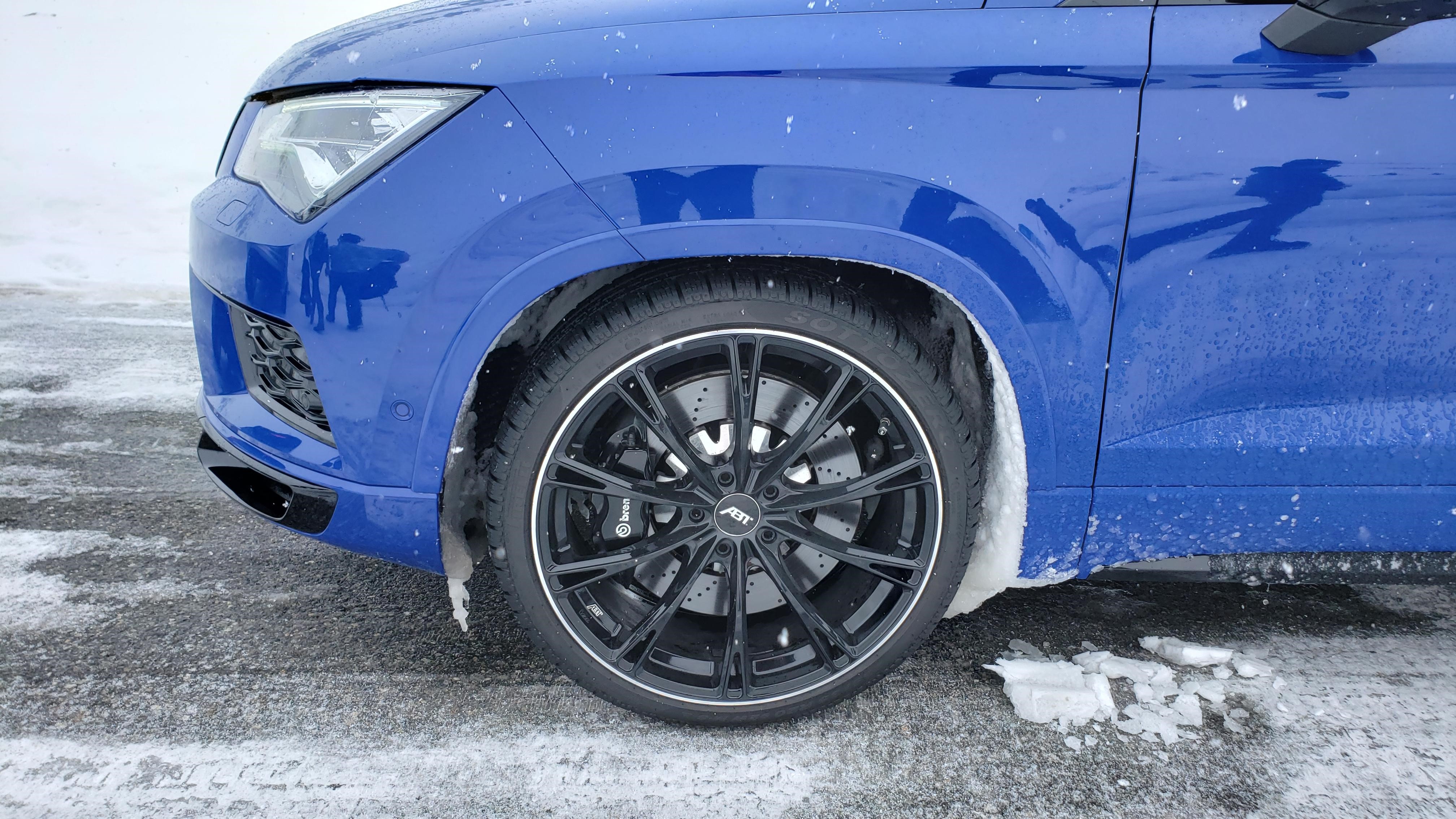 pulir y limpiar los rines del auto