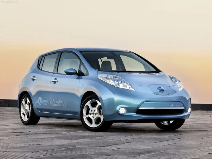 Nissan-LEAF-2011