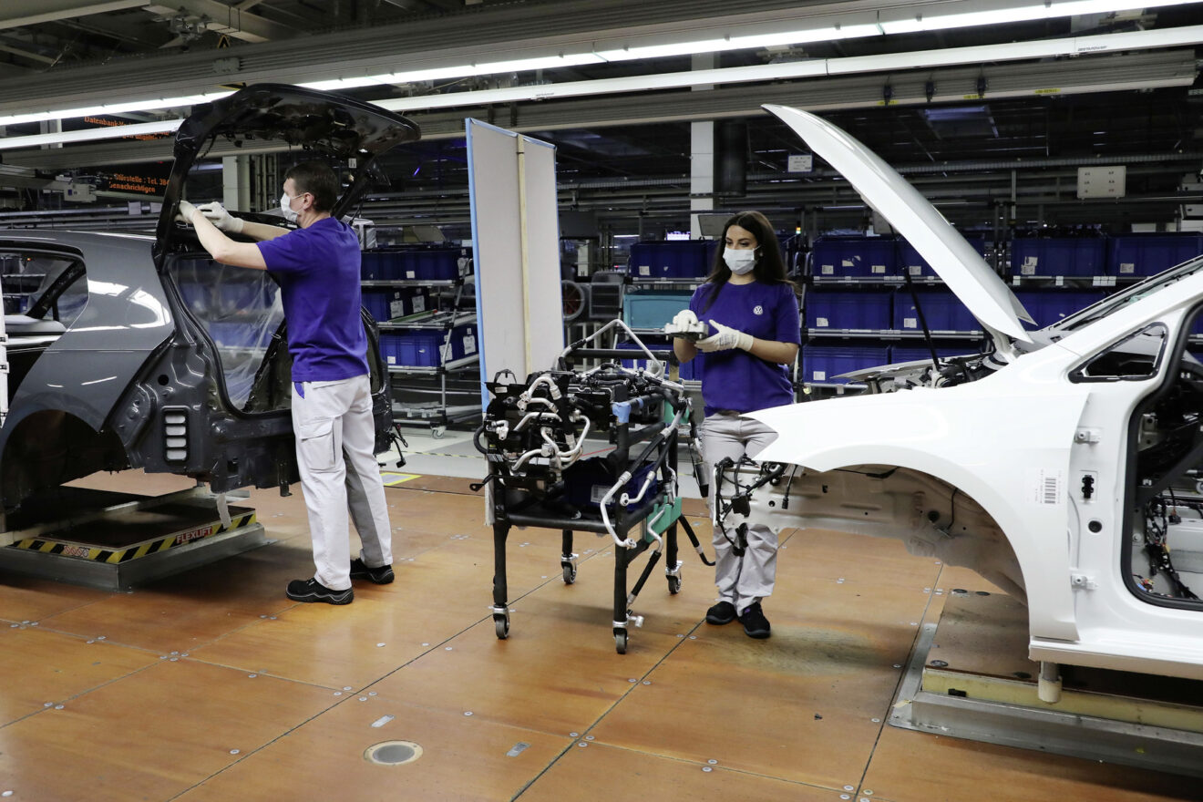 Volkswagen reiniciará producción en México en mayo