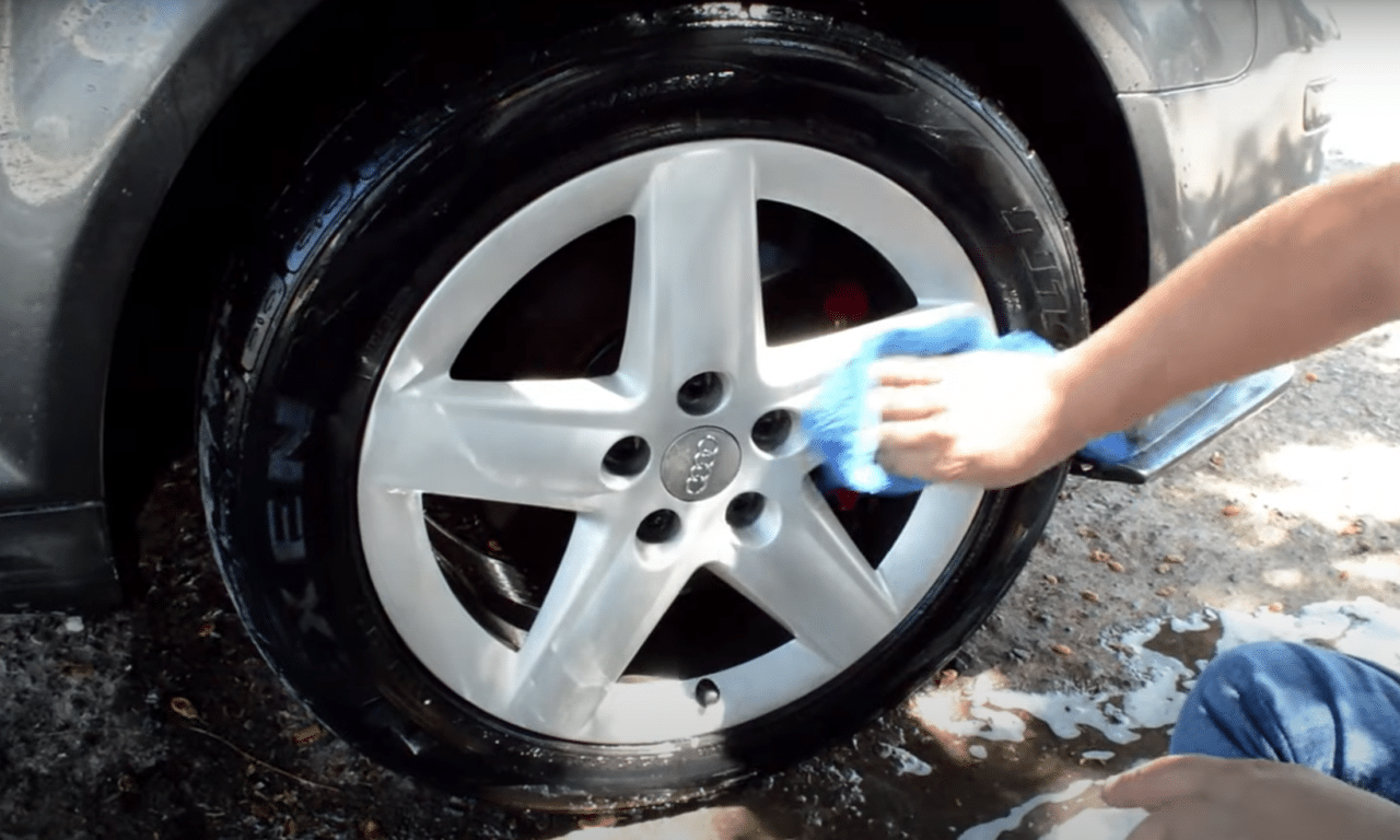 Cómo pulir y limpiar los rines del auto