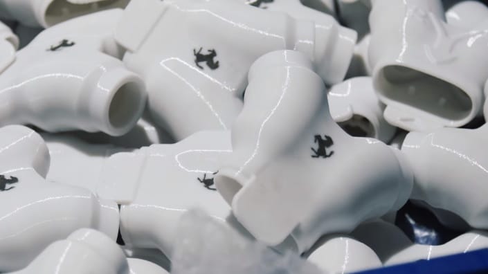 Ferrari fabrica piezas para respiradores