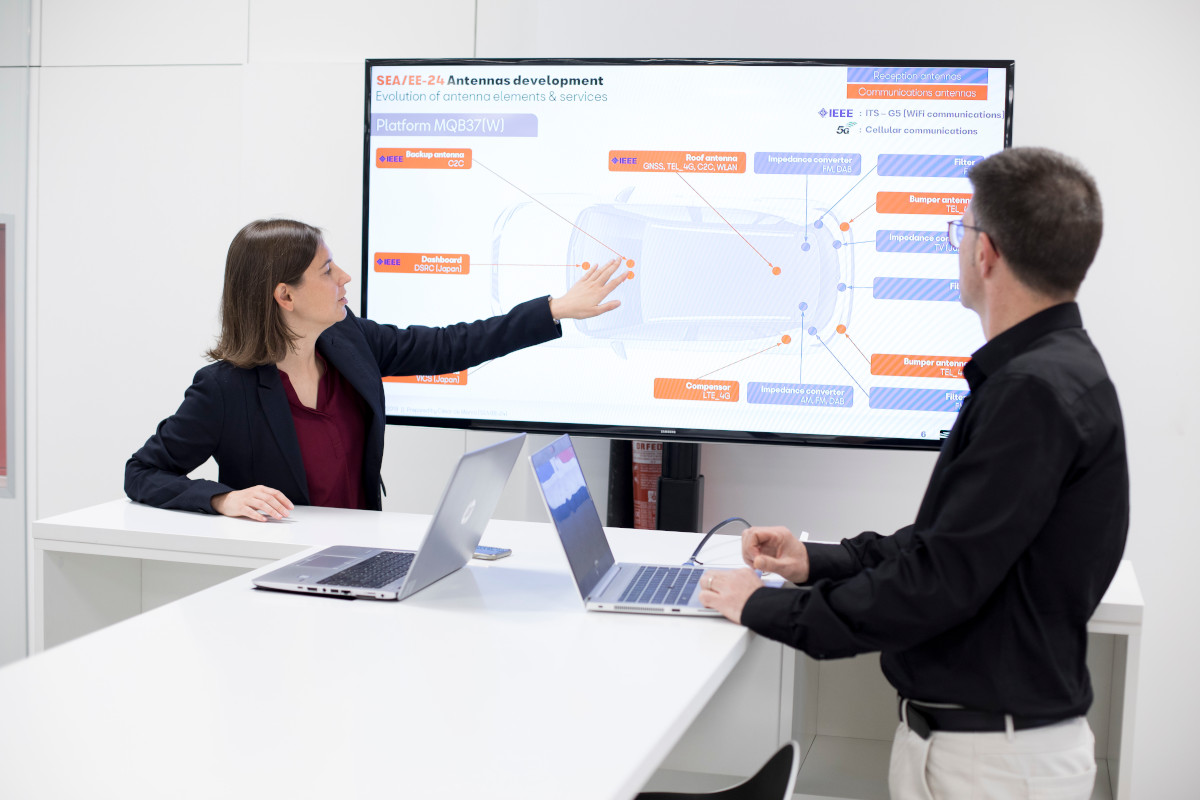 Intunewiththefuture04HQ | Memo Lira