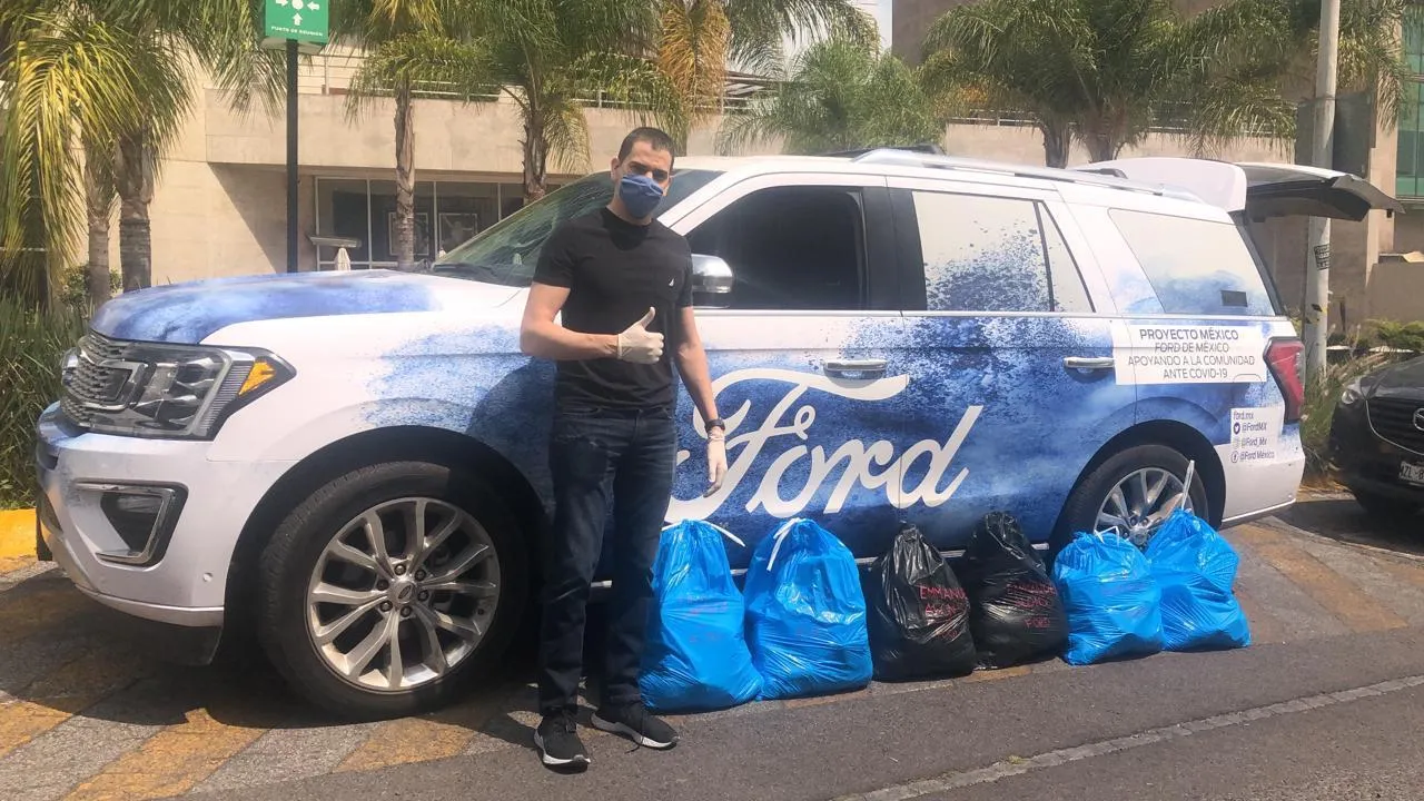 Colaboradores de Ford recaudan despensas para familias vulnerables