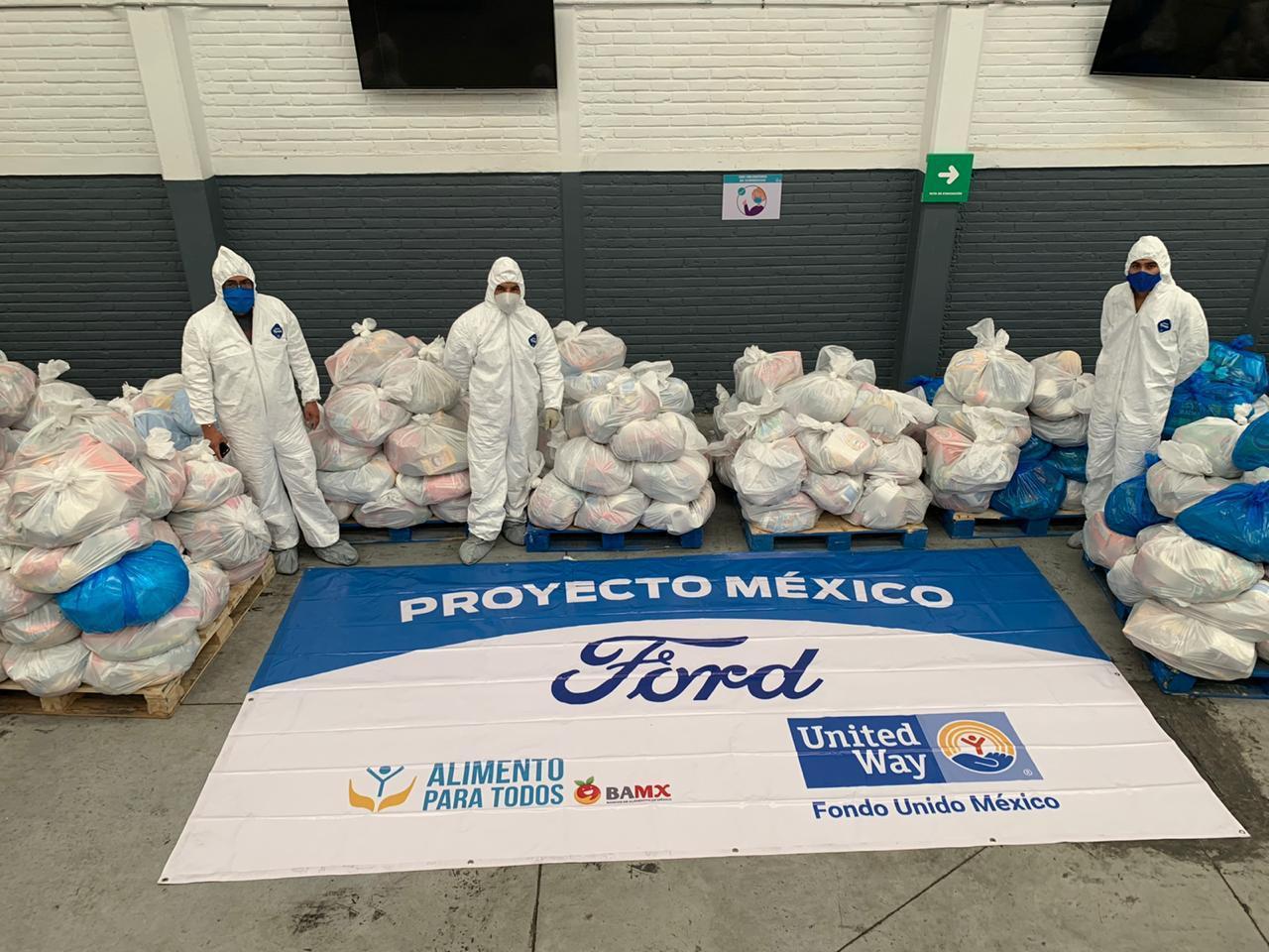 Colaboradores de Ford recaudan despensas para familias vulnerables