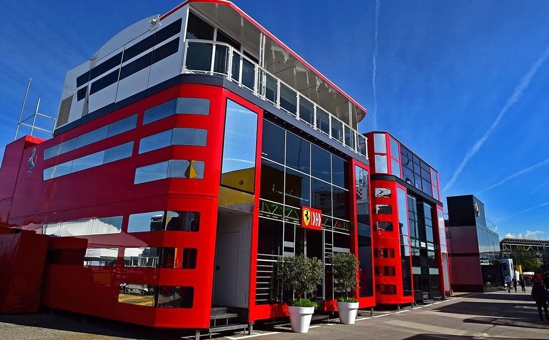 Los equipos de F1 cambiarán autocaravanas por carpas | Memo Lira Los equipos de F1 cambiarán autocaravanas por carpas