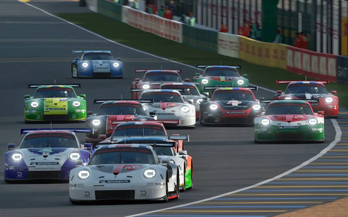 Peruano gana carrera altruista organizada por Porsche