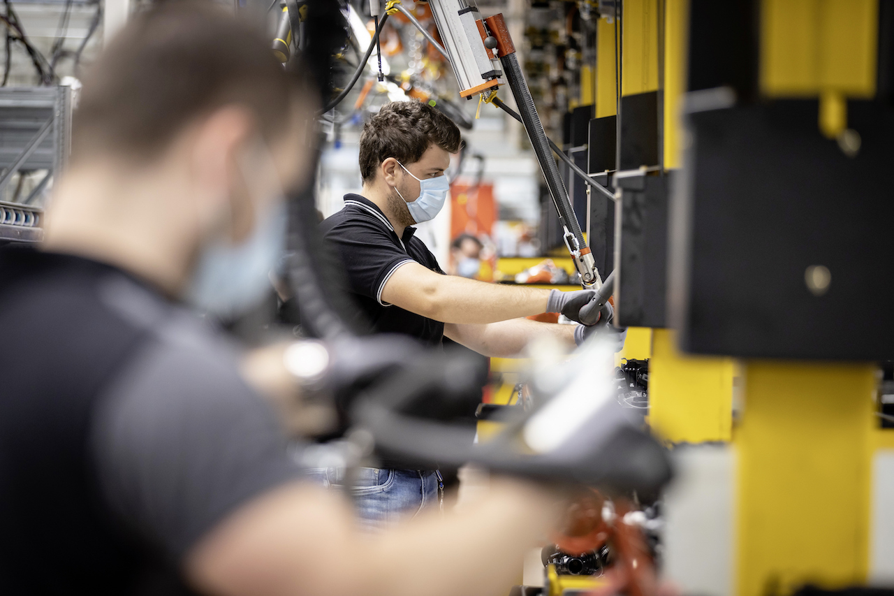 Mercedes Benz reinicia producción a nivel mundial