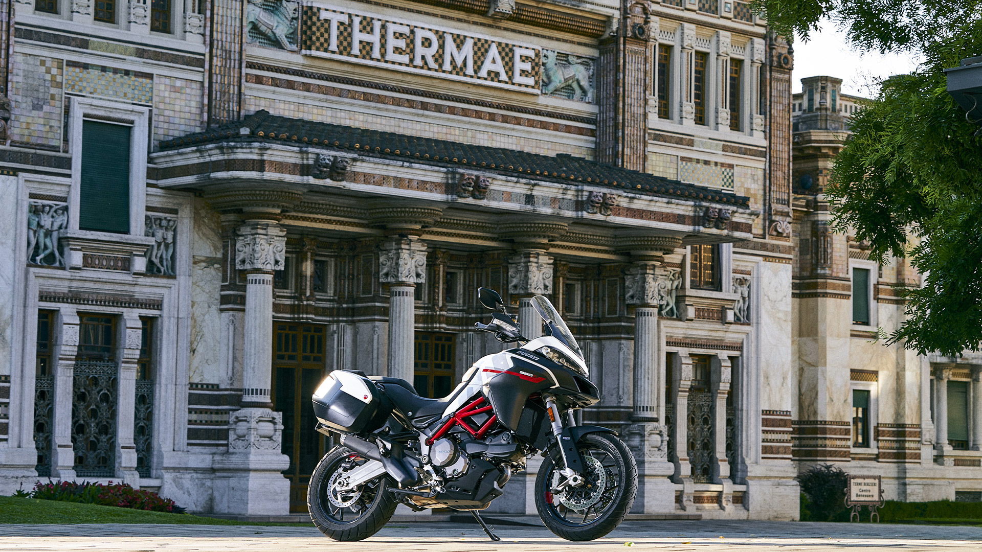 Ducati presenta una Multistrada con estilo Moto GP 4 | Memo Lira