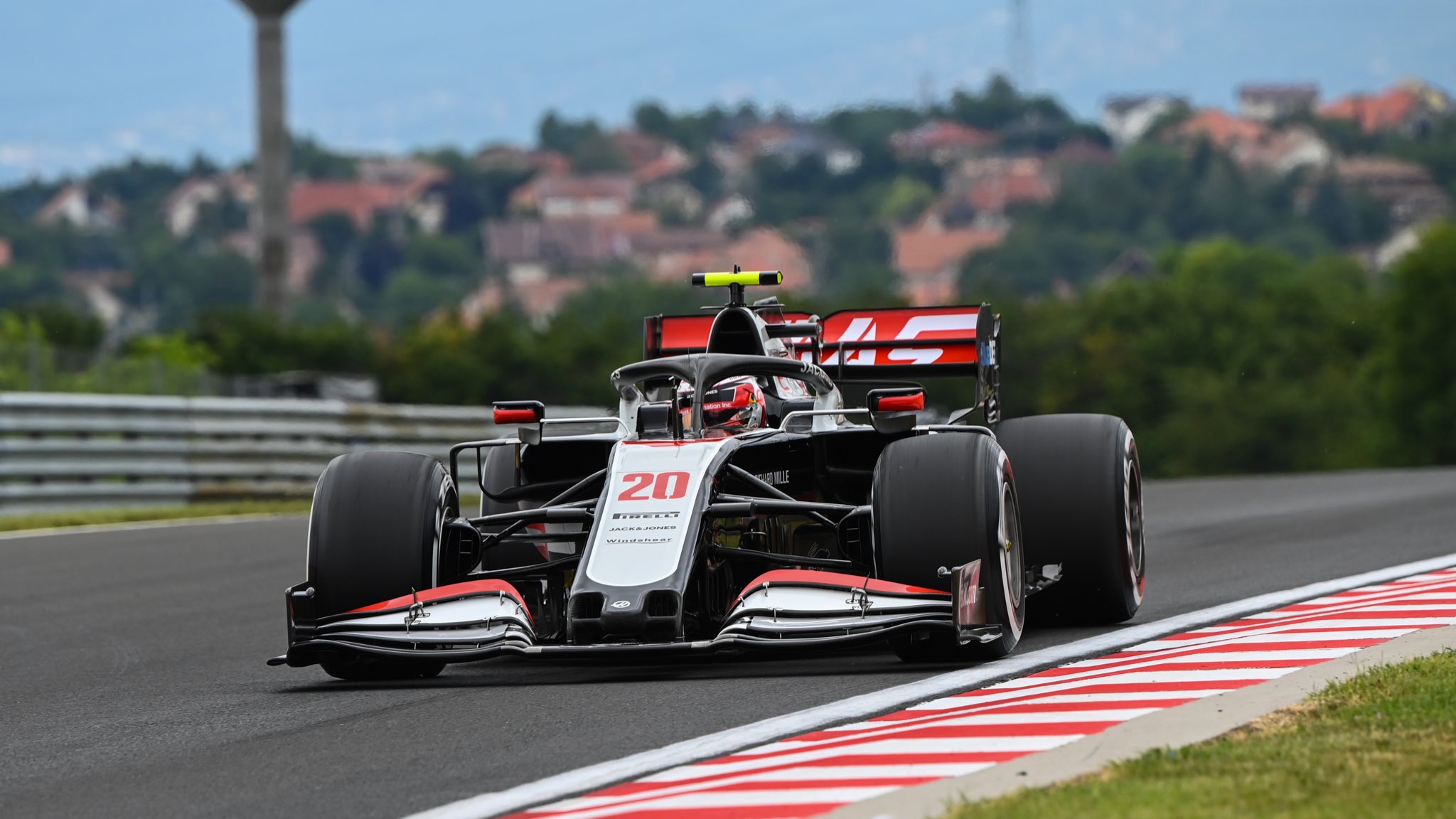 Hamilton triunfa en Hungría e iguala a Schumacher | Memo Lira Hamilton triunfa en Hungría e iguala a Schumacher