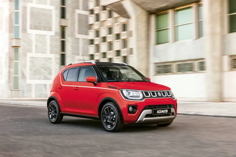 Suzuki Ignis 2021 llega en evento tipo auto cinema