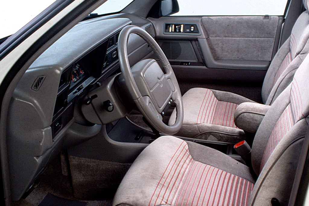 Interiores Chrysler Spirit | Memo Lira