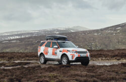 Land Rover Discovery muestra sus capacidades de servicio