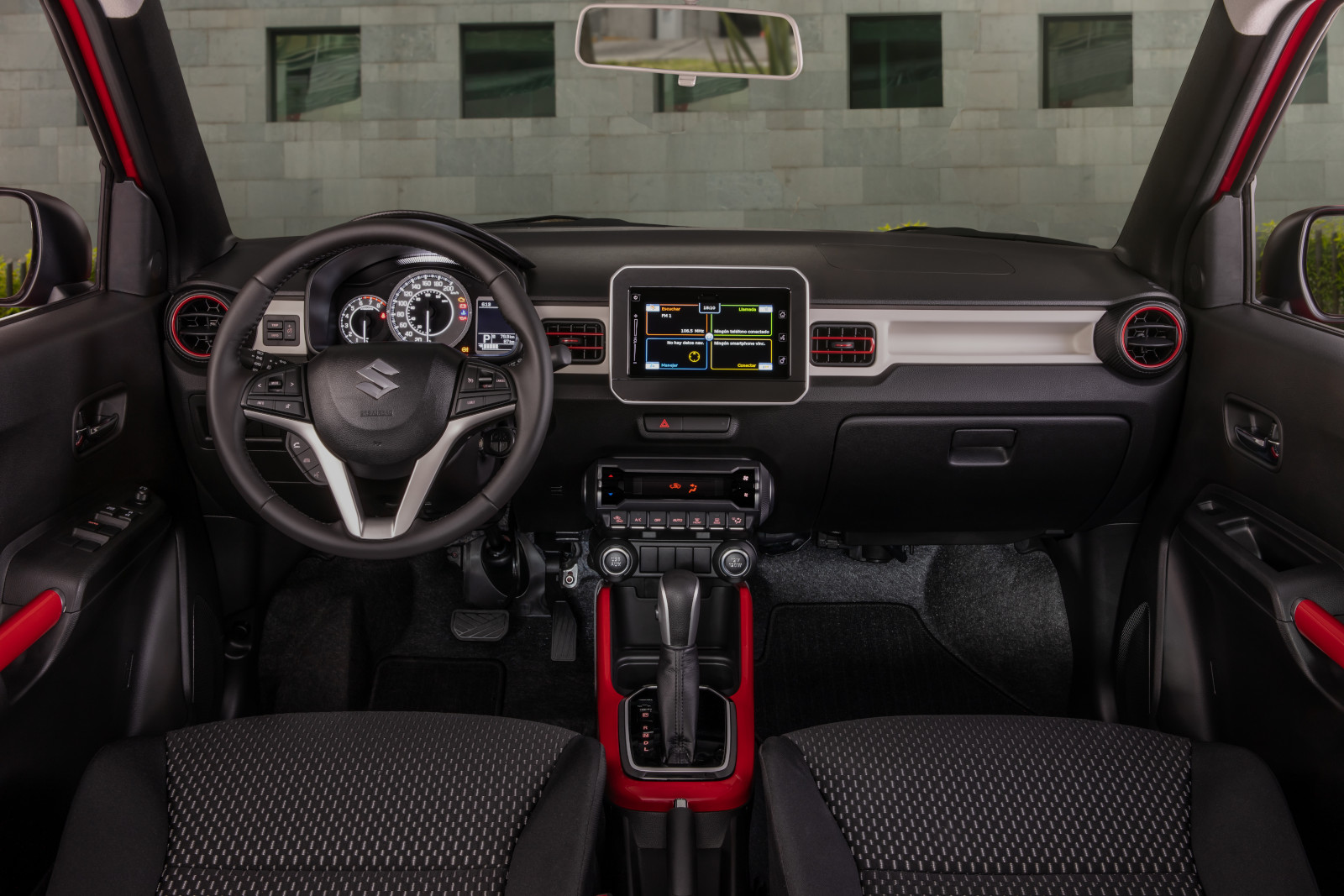 Suzuki Ignis 2021 llega en evento tipo auto cinema