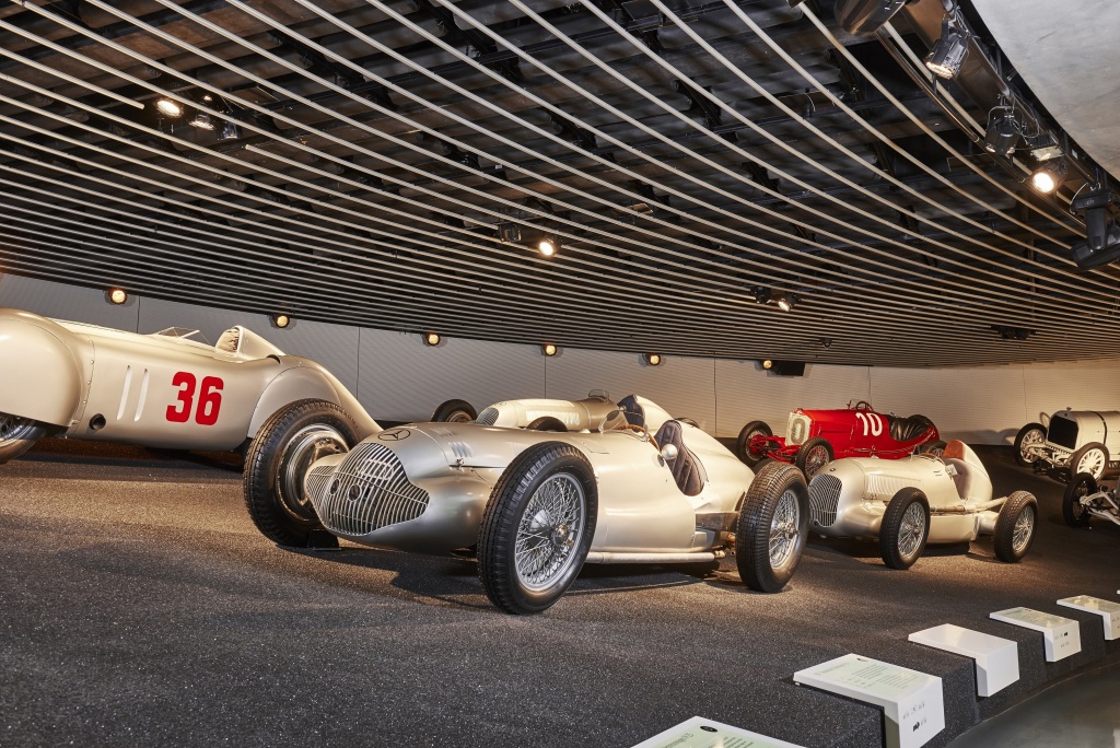 Das MercedesBenz MuseumThe MercedesBenz Museum | Memo Lira