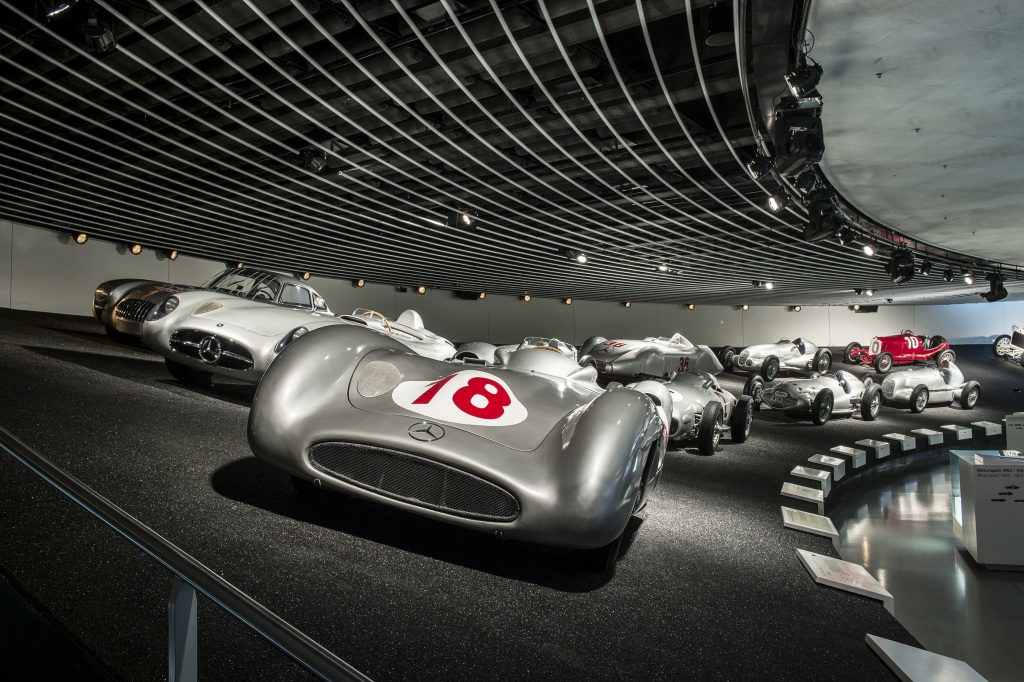 Das MercedesBenz MuseumThe MercedesBenz Museum | Memo Lira