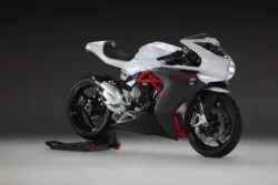 MV Agusta Superveloce 800, potencia en imagen clásica