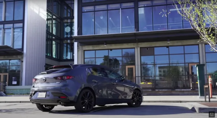 Lanzan Mazda3 turbo, ¡apártalo en internet!