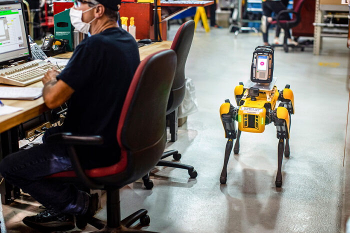 Perros robots los mejores amigos de los ingenieros en Ford